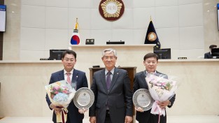 용인특례시의회 황재욱·이진규 의원, 자랑스런 의원상 수상