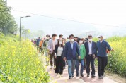 용인시, 경안천 산책로서 시민들에 봄꽃 나눔 행사