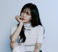 배우 김소연, 패션 매거진 ‘얼루어’와 함께한 7월 화보 공개